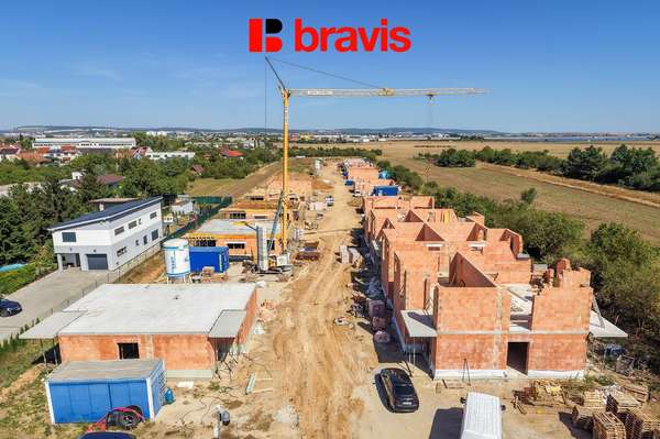 Prodej moderní, nízkoenergetické novostavby, byt 4+kk, 80,9m², Tuřany, zahrada 100,9m², dvě terasy, možnost sklepa a parkování