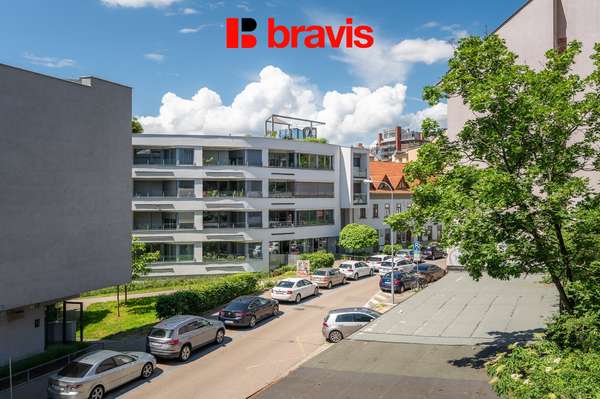 Prodej garáže 18m2 v polyfunkčním komplexu na Kopečné/Jircháře v blízkosti centra Brna.
