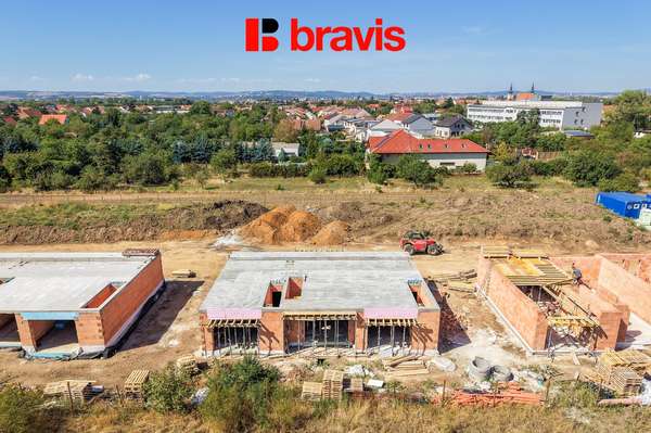 Prodej moderního, nízkoenergetického vilabytu 3+kk, 90,2 m², Brno - Tuřany, 2 terasy, zahrádka 32,7 m², parkování