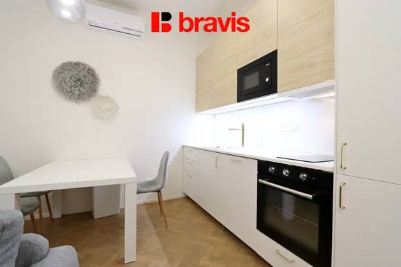 Pronájem nadstandartního bytu 3+kk, Brno - centrum, ul. Kobližná, zařízený, klimatizace, internet v ceně