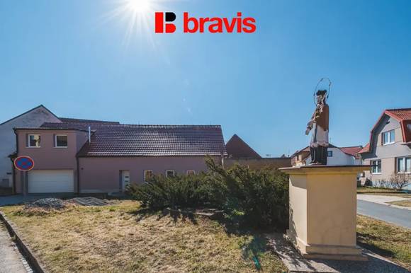 Prodej rodinného domu 6+1 s garáží v obci Nové Bránice, okres Brno - venkov