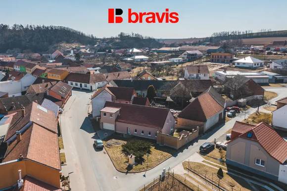 Prodej rodinného domu 6+1 s garáží v obci Nové Bránice, okres Brno - venkov