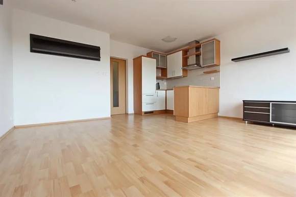 Pronájem slunného bytu 2+kk, ul. Cihlářská, Brno-střed-Veveří, 54 m2, terasa, částečně zařízený, výtah