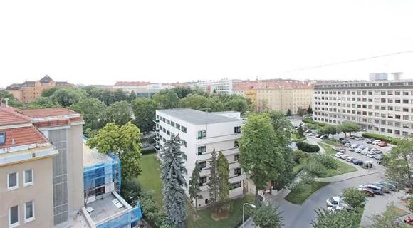 Pronájem slunného bytu 2+kk, ul. Cihlářská, Brno-střed-Veveří, 54 m2, terasa, částečně zařízený, výtah