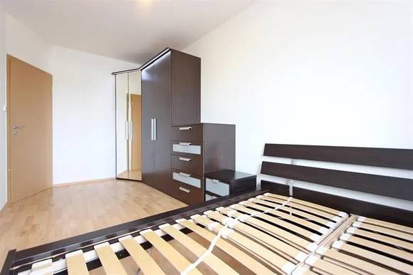 Pronájem slunného bytu 2+kk, ul. Cihlářská, Brno-střed-Veveří, 54 m2, terasa, částečně zařízený, výtah