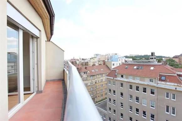 Pronájem slunného bytu 2+kk, ul. Cihlářská, Brno-střed-Veveří, 54 m2, terasa, částečně zařízený, výtah