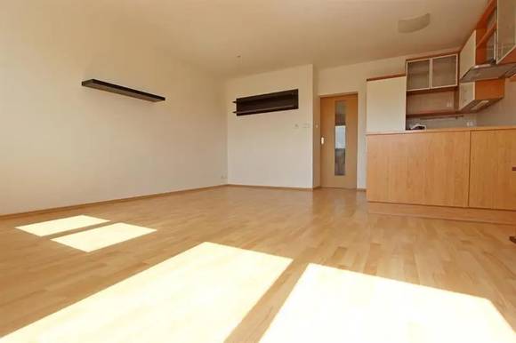 Pronájem slunného bytu 2+kk, ul. Cihlářská, Brno-střed-Veveří, 54 m2, terasa, částečně zařízený, výtah