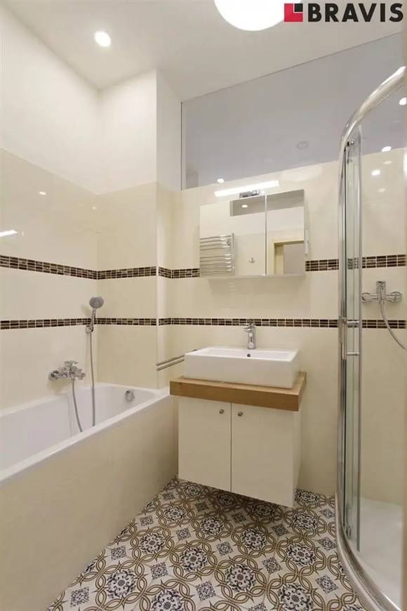 Pronájem slunného bytu 3+1, Brno - Černá Pole, ul. Kunzova, 115  m<sup>2</sup>, po rekonstrukci, balkon, spíž, atraktivní lokalita v blízkosti Lužáneckého parku