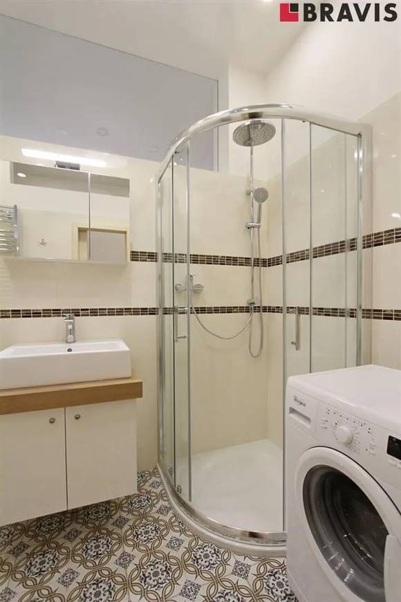 Pronájem slunného bytu 3+1, Brno - Černá Pole, ul. Kunzova, 115  m<sup>2</sup>, po rekonstrukci, balkon, spíž, atraktivní lokalita v blízkosti Lužáneckého parku