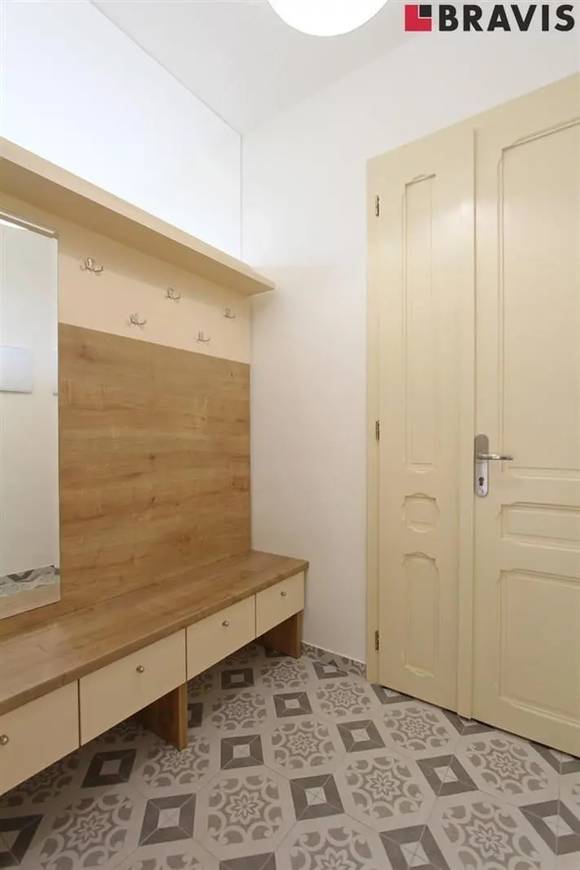 Pronájem slunného bytu 3+1, Brno - Černá Pole, ul. Kunzova, 115  m<sup>2</sup>, po rekonstrukci, balkon, spíž, atraktivní lokalita v blízkosti Lužáneckého parku