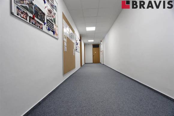 Pronájem nezařízených reprezentativních kancelářských prostor, 259,1  m<sup>2</sup>, Brno - Slatina, ul. Hviezdoslavova, 2x kuchyňka, 2x sociální zázemí se sprchou, 4x parkování + PŘÍRUČNÍ SKLAD 106,14  m<sup>2</sup> V CENĚ