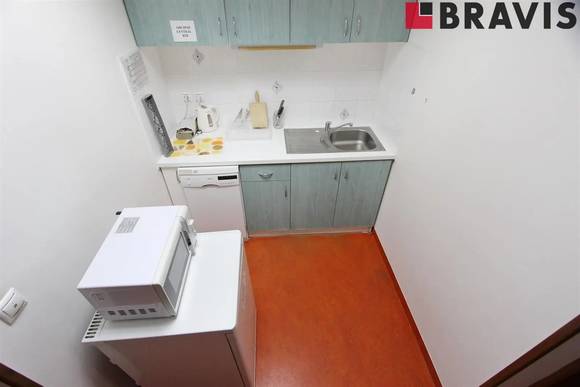 Pronájem nezařízených reprezentativních kancelářských prostor, 259,1  m<sup>2</sup>, Brno - Slatina, ul. Hviezdoslavova, 2x kuchyňka, 2x sociální zázemí se sprchou, 4x parkování + PŘÍRUČNÍ SKLAD 106,14  m<sup>2</sup> V CENĚ