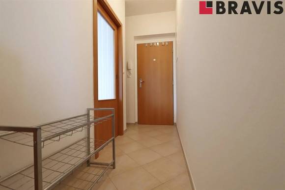 Pronájem slunného bytu 1+kk, novostavba, částečně zařízený, Brno - Bystrc, ul. Křepelčí, klidné bydlení v blízkosti Brněnské přehrady