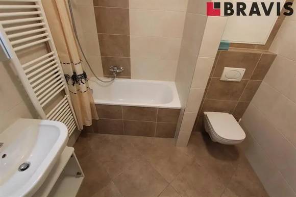 Pronájem novostavby bytu 1+kk, Brno, ul. Rybářská - centrum, částečně zařízený, balkon, atraktivní lokalita