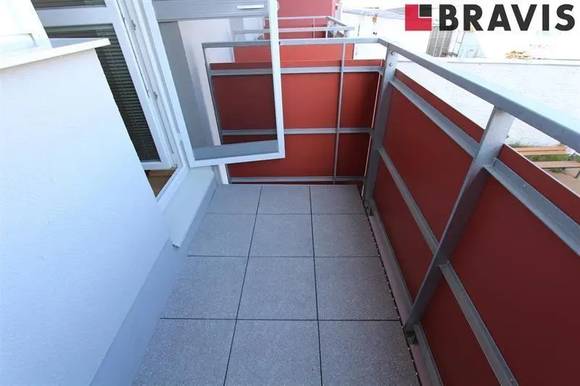 Pronájem novostavby bytu 1+kk, Brno, ul. Rybářská - centrum, částečně zařízený, balkon, atraktivní lokalita