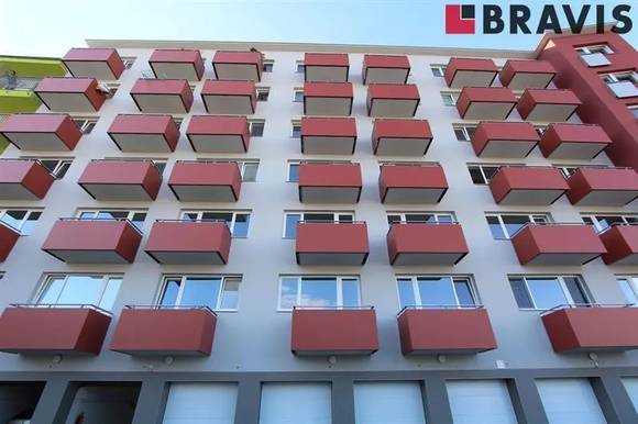 Pronájem novostavby bytu 1+kk, Brno, ul. Rybářská - centrum, částečně zařízený, balkon, atraktivní lokalita