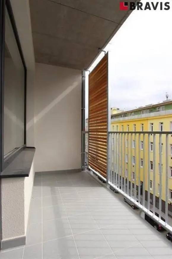 Pronájem bytu 1+kk 35  m<sup>2</sup> + balkon 5 m<sup>2</sup> v novostavbě Rezidence Linea, ul. Francouzská, částečně zařízený, společná zahrada ve vnitrobloku