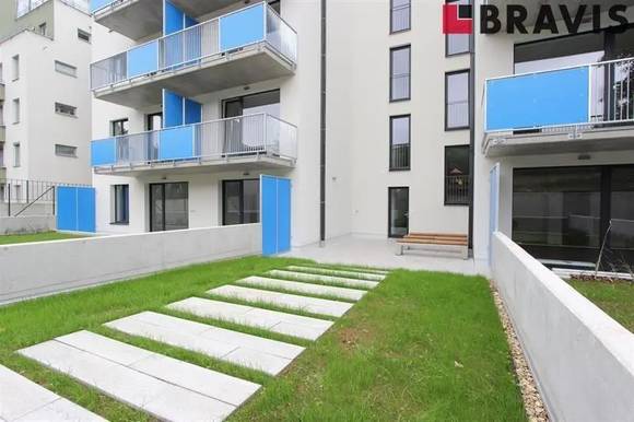 Pronájem bytu 1+kk 35  m<sup>2</sup> + balkon 5 m<sup>2</sup> v novostavbě Rezidence Linea, ul. Francouzská, částečně zařízený, společná zahrada ve vnitrobloku