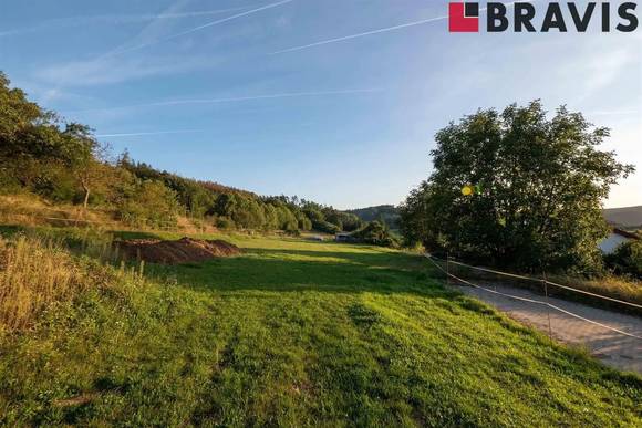 Prodej stavebního pozemku 2.097 m<sup>2</sup> a projektu domu, obec Železné, Tišnov