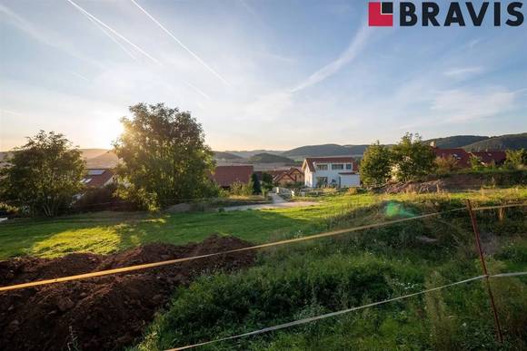 Prodej stavebního pozemku 2.097 m<sup>2</sup> a projektu domu, obec Železné, Tišnov