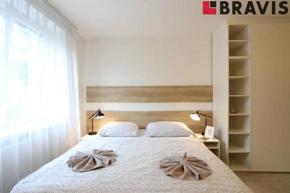 Prodej řadového třípodlažního domu se třemi bytovými jednotkami, po kompletní rekonstrukci, vyhledávaná lokalita Brno - Žabovřesky, ulice Haasova