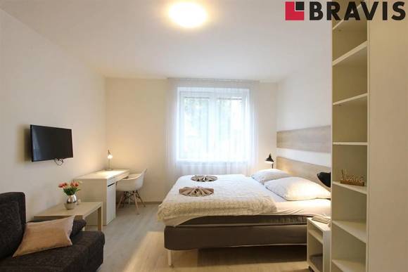 Prodej řadového třípodlažního domu se třemi bytovými jednotkami, po kompletní rekonstrukci, vyhledávaná lokalita Brno - Žabovřesky, ulice Haasova