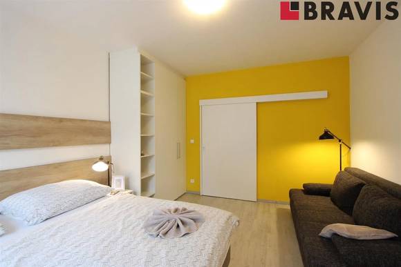 Prodej řadového třípodlažního domu se třemi bytovými jednotkami, po kompletní rekonstrukci, vyhledávaná lokalita Brno - Žabovřesky, ulice Haasova