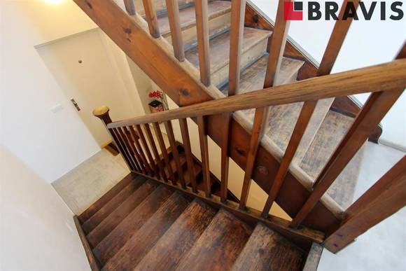 Prodej řadového třípodlažního domu se třemi bytovými jednotkami, po kompletní rekonstrukci, vyhledávaná lokalita Brno - Žabovřesky, ulice Haasova