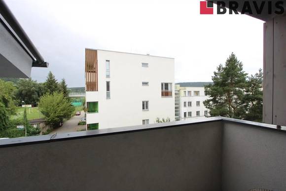 Prodej řadového třípodlažního domu se třemi bytovými jednotkami, po kompletní rekonstrukci, vyhledávaná lokalita Brno - Žabovřesky, ulice Haasova