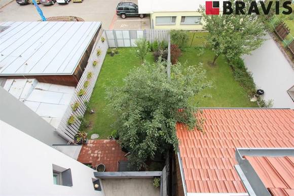 Prodej řadového třípodlažního domu se třemi bytovými jednotkami, po kompletní rekonstrukci, vyhledávaná lokalita Brno - Žabovřesky, ulice Haasova