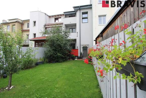 Prodej řadového třípodlažního domu se třemi bytovými jednotkami, po kompletní rekonstrukci, vyhledávaná lokalita Brno - Žabovřesky, ulice Haasova