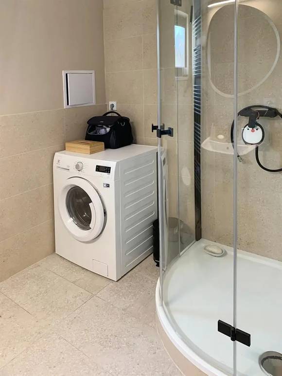 Pronájem bytu 2+kk, Brno - Husovice, Cacovická ulice, zařízený, balkon, sklep, parkování
