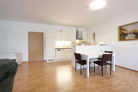 Pronájem bytu 1+kk, Brno - Soběšice, ul. Na Kovárně, zahrádka, garážové stání