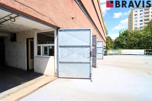 Prodej garažového stání v parkovacím domě na ulici Herčíkova, Brno - Královo Pole, ostraha 24/7