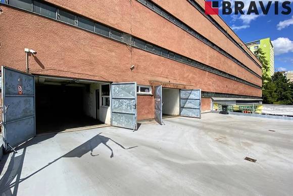 Prodej garažového stání v parkovacím domě na ulici Herčíkova, Brno - Královo Pole, ostraha 24/7