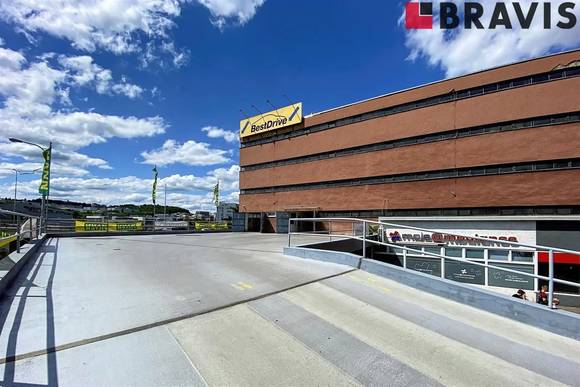 Prodej garažového stání v parkovacím domě na ulici Herčíkova, Brno - Královo Pole, ostraha 24/7