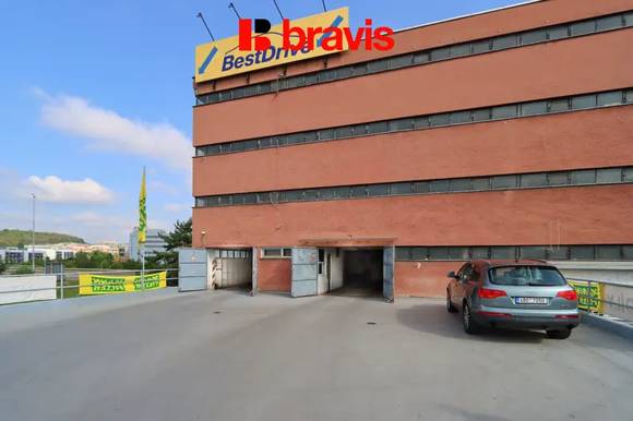 Prodej 2 garažových stání v parkovacím domě na ulici Herčíkova, Brno - Královo Pole, ostraha 24/7