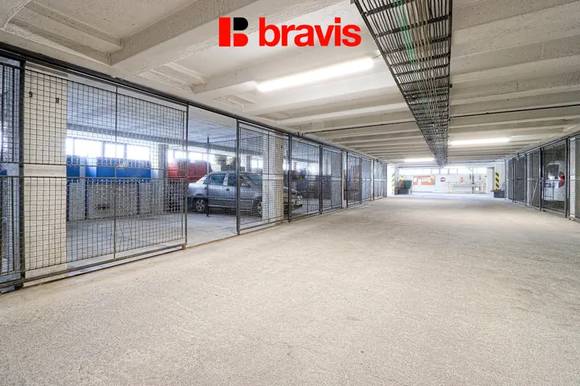 Prodej 2 garažových stání v parkovacím domě na ulici Herčíkova, Brno - Královo Pole, ostraha 24/7