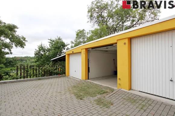 Pronájem zařízeného bytu 3+kk, ul. Lány, Brno - Bohunice, internet a TV, garáž, společná zahrada