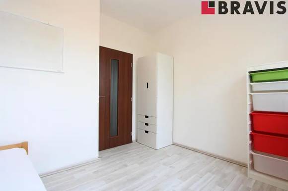 Pronájem zařízeného bytu 3+kk, ul. Lány, Brno - Bohunice, internet a TV, garáž, společná zahrada