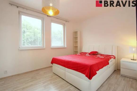 Pronájem zařízeného bytu 3+kk, ul. Lány, Brno - Bohunice, internet a TV, garáž, společná zahrada