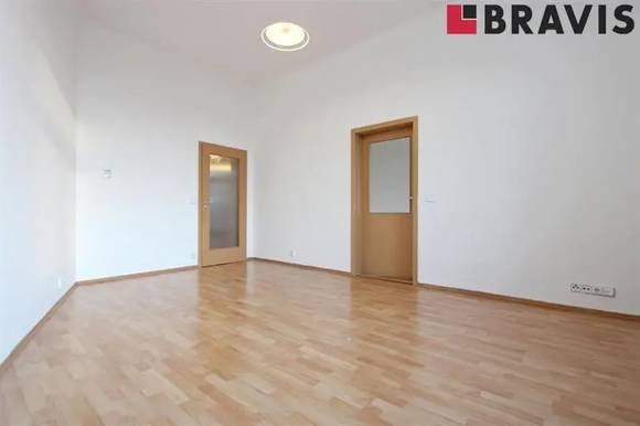 Pronájem slunného bytu 2+1, Červený Kopec, ul. Vinohrady, nezařízený, v blízkosti Spielberk Office Centre