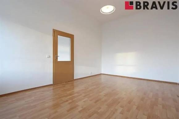 Pronájem slunného bytu 2+1, Červený Kopec, ul. Vinohrady, nezařízený, v blízkosti Spielberk Office Centre