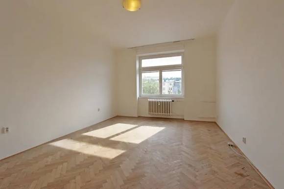 Pronájem bytu 1+1, Brno - centrum, ul. Kounicova, balkón, částečně zařízený, komora