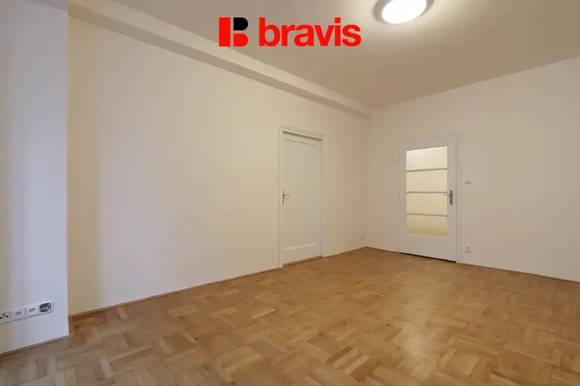 Pronájem bytu 2+1, Brno - střed, ul. Mezírka, 2x balkon, částečně zařízený