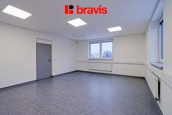 Podnájem kanceláře 29,7m² v nové administrativní budově v Popůvkách u Brna