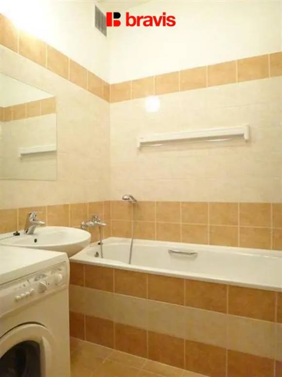 Pronájem bytu 1+1, Brno - centrum, ul. Mezírka, spíž, šatna, částečně zařízený