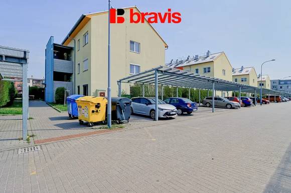 Prodej velmi pěkného bytu 2+kk, Brno - Slatina, zařízený, vyhrazené parkování, balkon