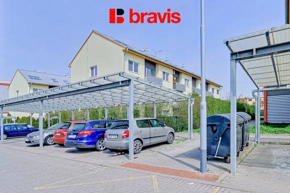 Prodej velmi pěkného bytu 2+kk, Brno - Slatina, zařízený, vyhrazené parkování, balkon