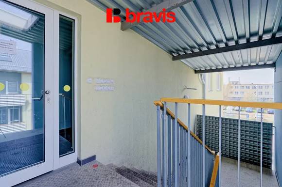 Prodej velmi pěkného bytu 2+kk, Brno - Slatina, zařízený, vyhrazené parkování, balkon